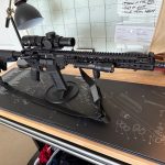 customer-ar15-gun-stand-black-desk