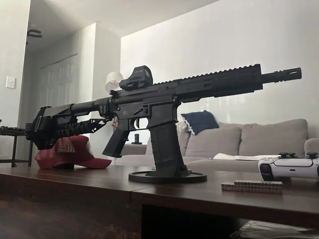 customer-ar15-pistole-gun-stand