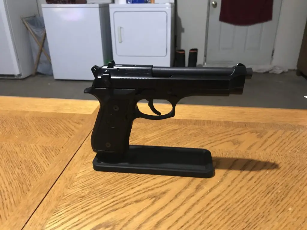 customer-handgun-gun-stand-black