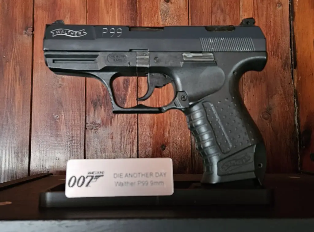 handgun-display-stand