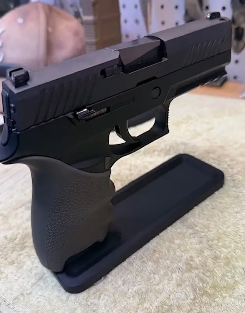 handgun-stand-black