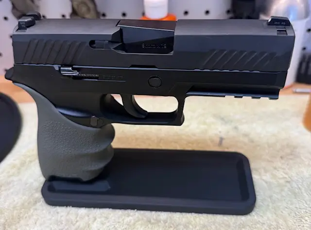 pistol-handgund-displays